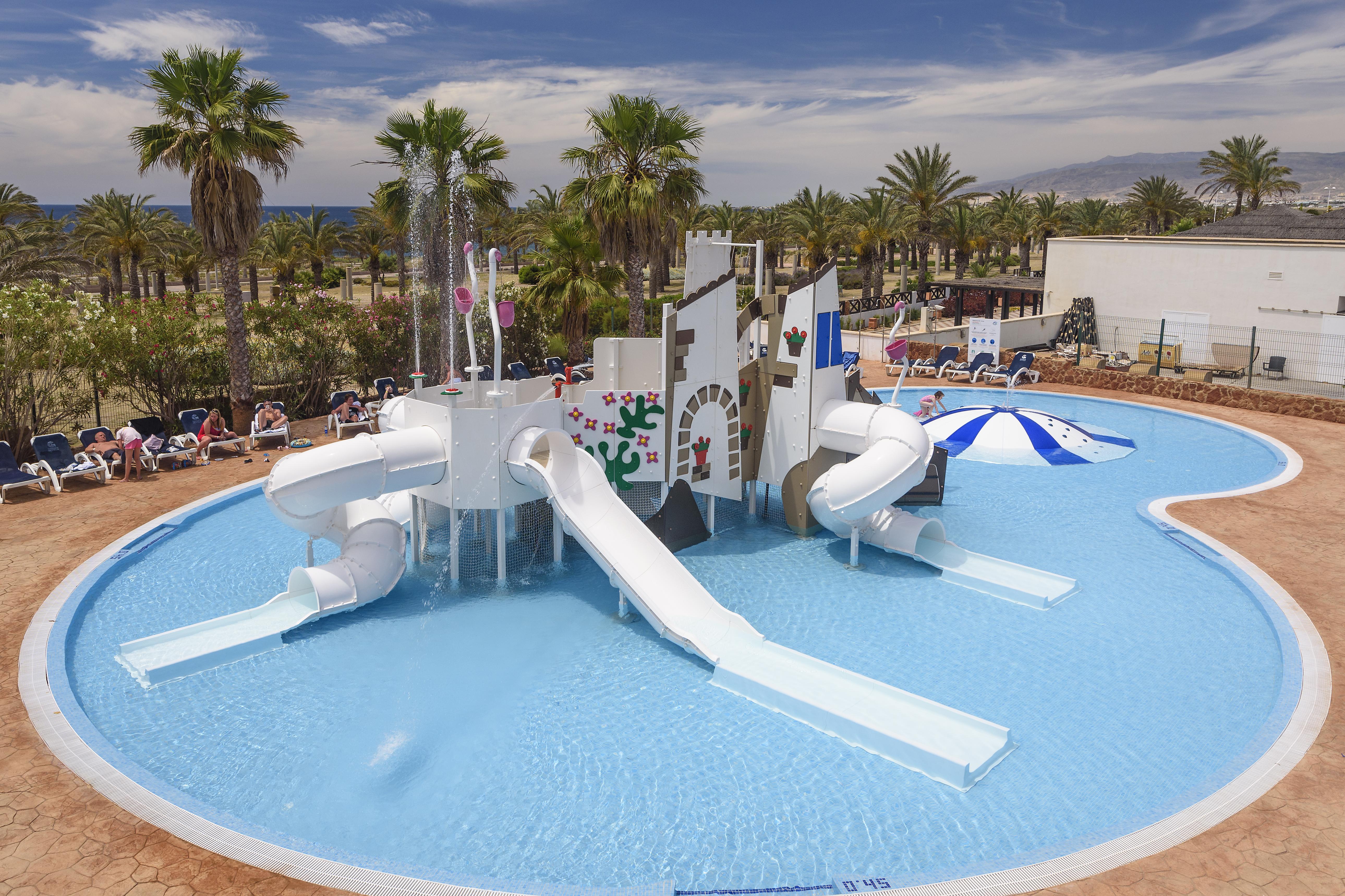 Cabogata Beach Hotel 雷塔马尔 外观 照片 A water park in Benidorm, Spain